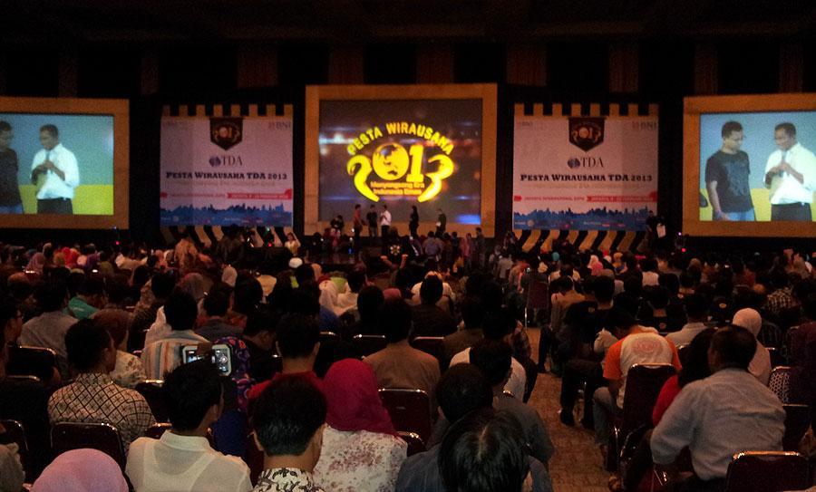 Komunitas Tangan Di Atas